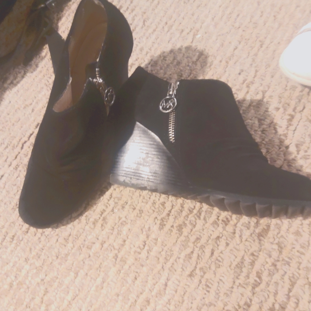 Micheal Kors wedge Booties size 6